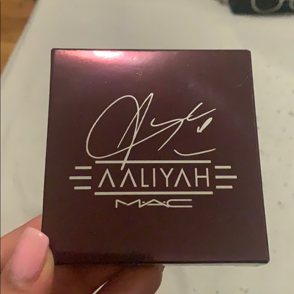 MAC Aaliyah “Age ain’t Nothing” palette